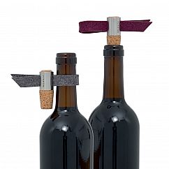 Weinstöpsel und Tropfenfänger Kork - Filz anthrazit und aubergine - von FAIRWERK Design (Attl)