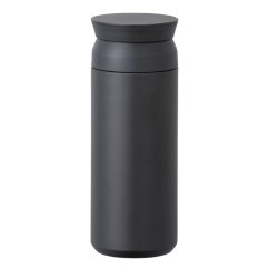 Travel Tumbler Thermobecher in schwarz von KINTO Design. Doppelwandiger, BPA-freier Isolierbecher aus Edelstahl.